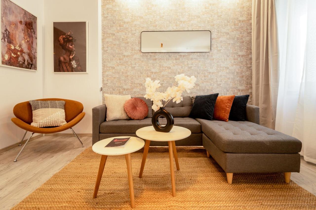 Ideal Stay: Spacious 2Br Apt Near Calea Victoriei ブカレスト エクステリア 写真