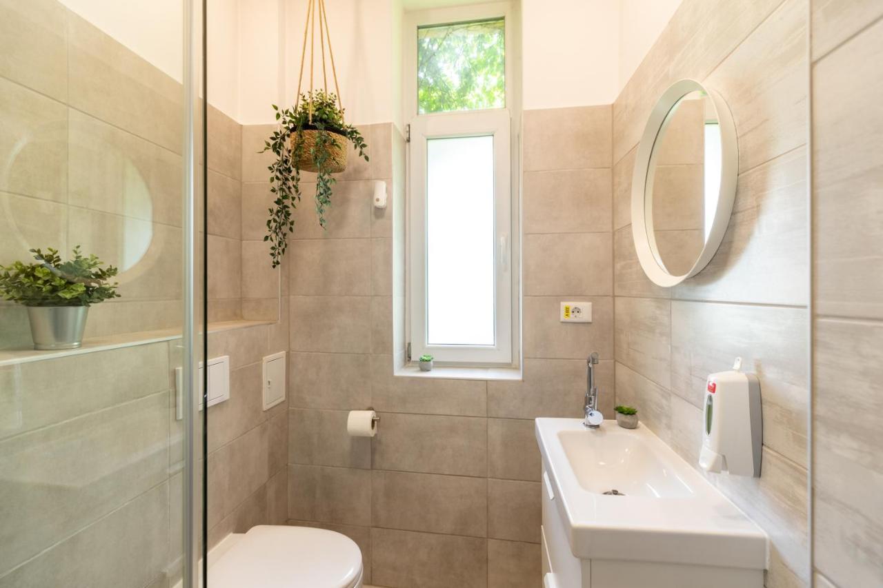 Ideal Stay: Spacious 2Br Apt Near Calea Victoriei ブカレスト エクステリア 写真