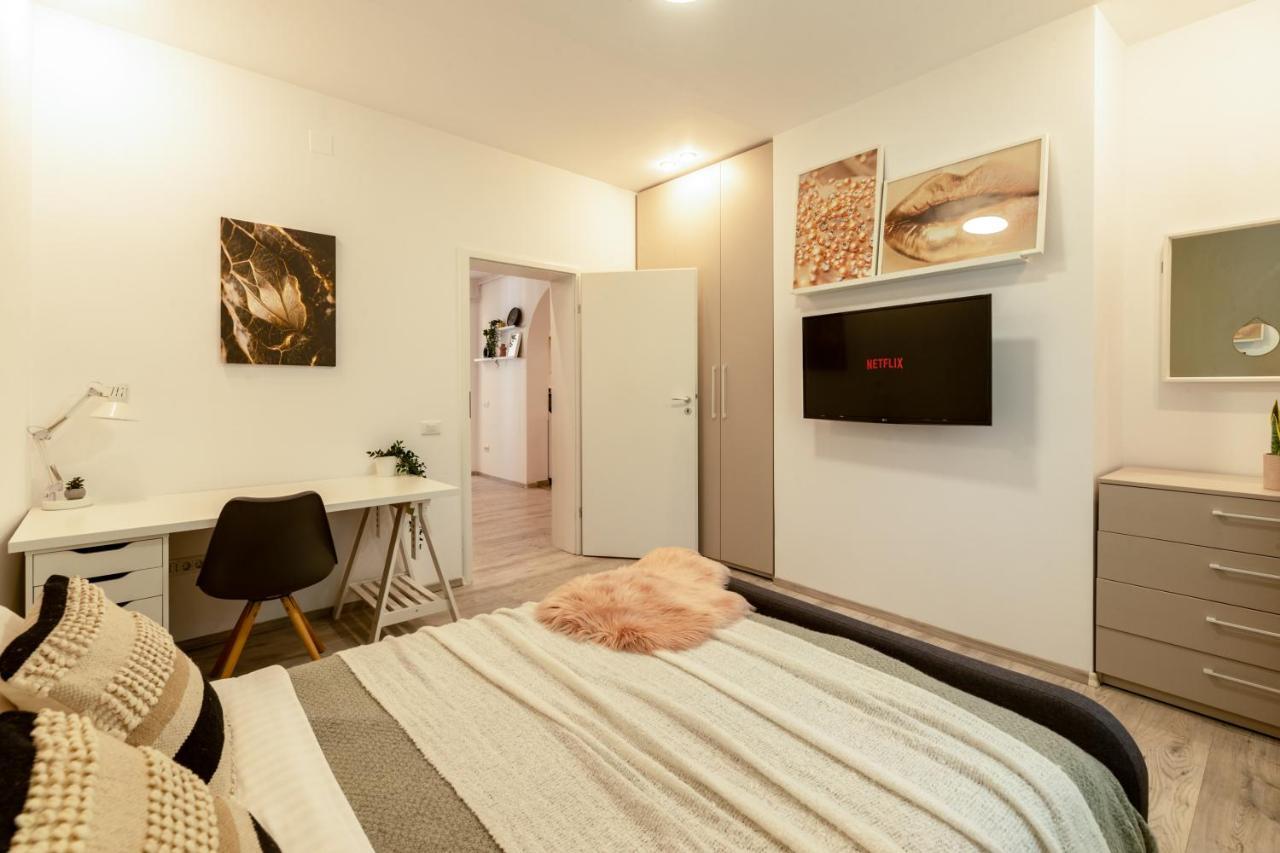 Ideal Stay: Spacious 2Br Apt Near Calea Victoriei ブカレスト エクステリア 写真
