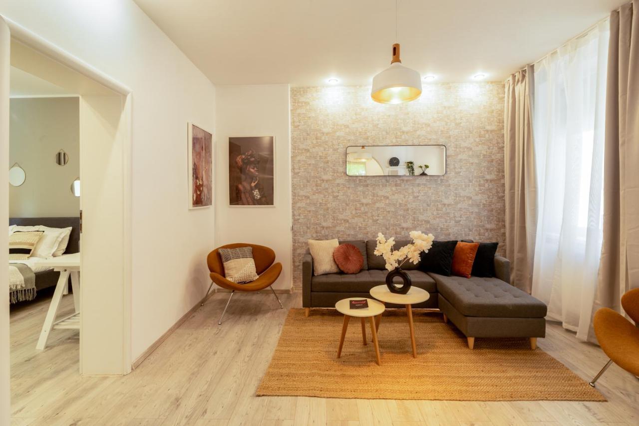 Ideal Stay: Spacious 2Br Apt Near Calea Victoriei ブカレスト エクステリア 写真