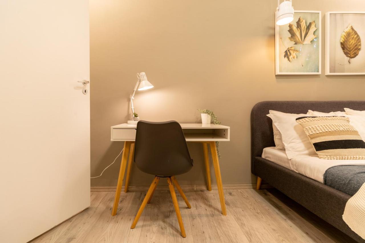Ideal Stay: Spacious 2Br Apt Near Calea Victoriei ブカレスト エクステリア 写真