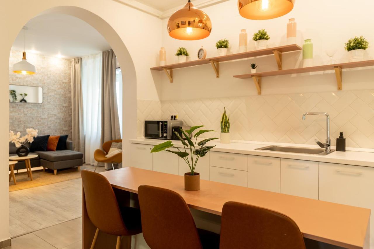 Ideal Stay: Spacious 2Br Apt Near Calea Victoriei ブカレスト エクステリア 写真