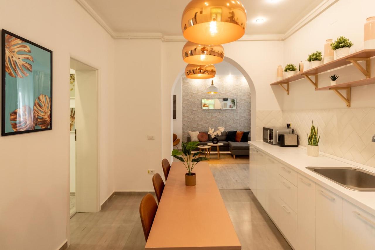 Ideal Stay: Spacious 2Br Apt Near Calea Victoriei ブカレスト エクステリア 写真