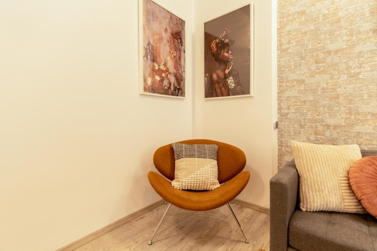 Ideal Stay: Spacious 2Br Apt Near Calea Victoriei ブカレスト エクステリア 写真